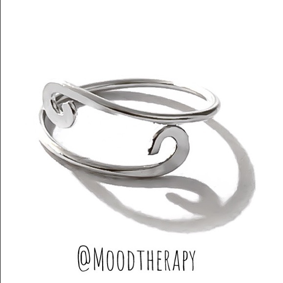 Hammered spiral adjustable toe ring - Picture 3 of 8